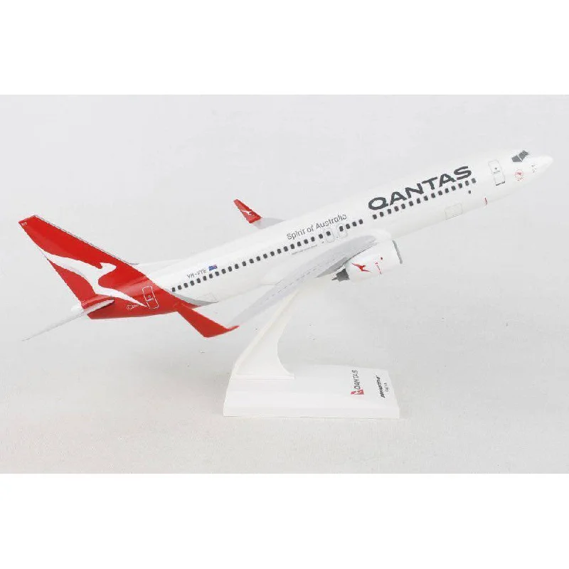 High - Grade Solid Wood Military Vehicle Models Toys for War History Buffs1/130 QANTAS B737800 New Livery