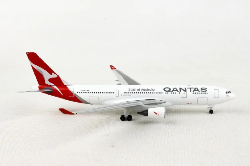 Eco - Friendly Solid Wood Robot Models Toys for STEM - Inspired Kids1/500 QANTAS A330200 Kimberley