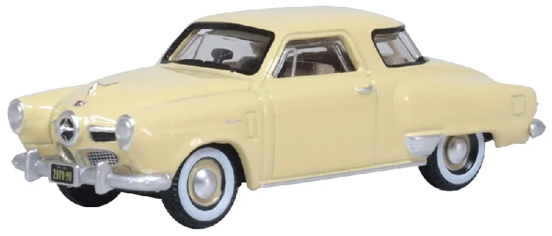 1:18 Scale Die - Cast Model of a 1969 Chevrolet Camaro SS with Opening Doors and HoodOxford Diecast 1950 Studebaker Champion Starlight Coupe Tulip Cream