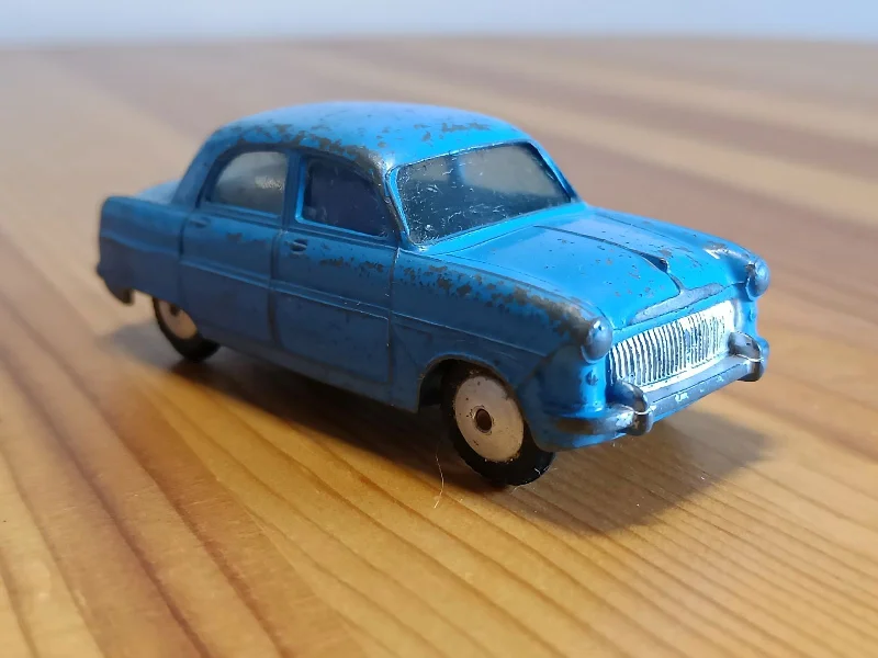 Model Kit of a Vintage Volkswagen Beetle for DIY Customization200 Ford Consul *in blue*