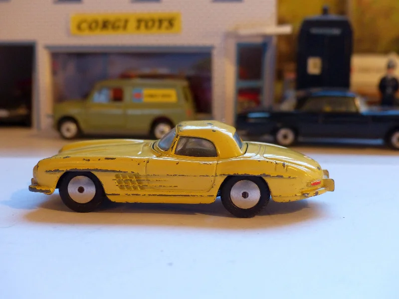 Radio - Controlled Drift Car with Adjustable Suspension and High - Grip Tires304 Mercedes-Benz 300SL Roadster *all yellow*