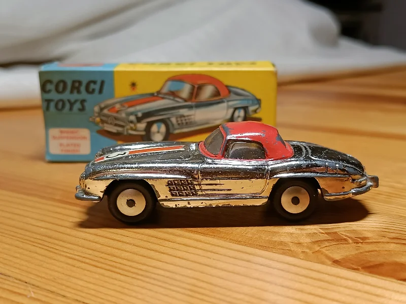 N - Scale Model Train Layout with a City - Themed Background and Animated Figures304S Mercedes 300SL Roadster Hard Top with original box