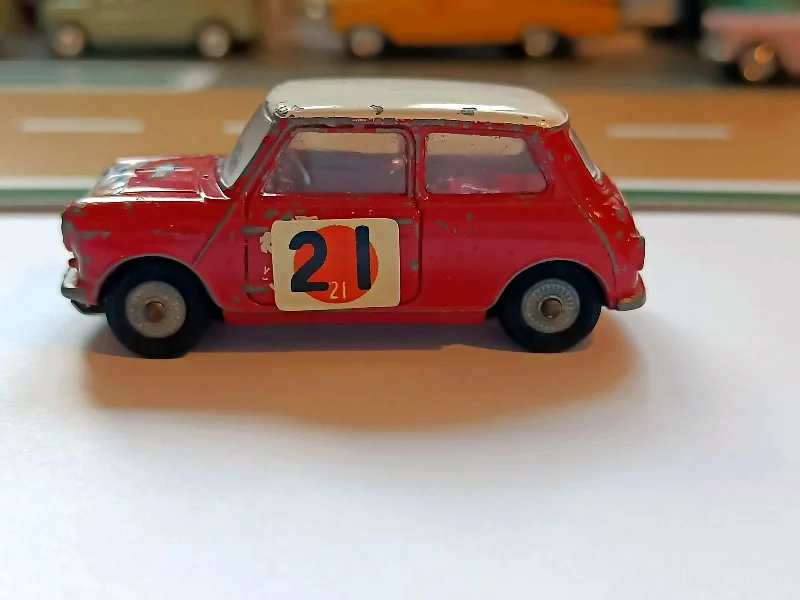 Model Kit of a Vintage Volkswagen Beetle for DIY Customization333 BMC Mini-Cooper S Sun Rally edition